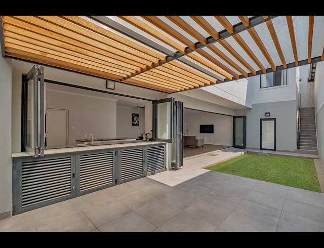 3 BEDROOM APARTMENT FOR SALE IN SANDOWN